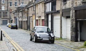 Immobilier, Urbanisme et Voirie : Non, vous n’avez pas le droit de vous garer devant chez vous ! (par Ghislain HANICOTTE, ADEKWA Avocats Lille)